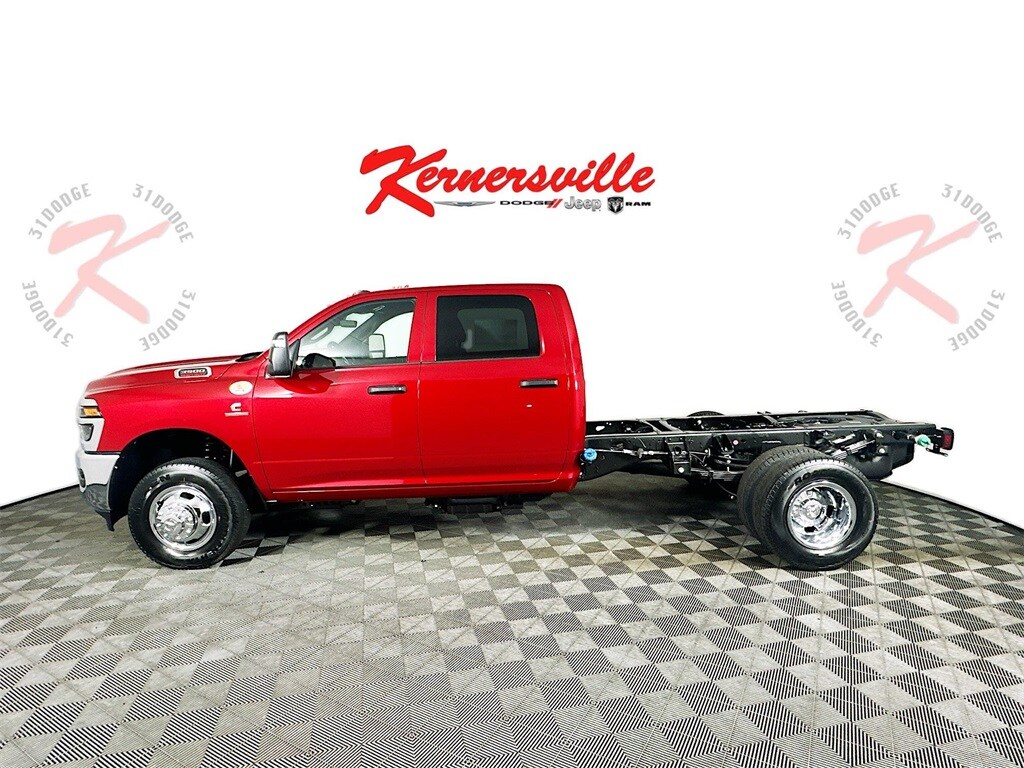 New 2026 Ram 3500 Chassis Cab TRADESMAN CREW 4X2 60' CA Pickup