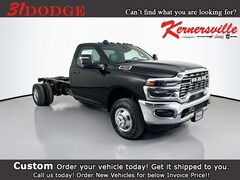 2026 Ram 3500 Chassis Cab TRADESMAN  REGULAR  4X2 84' CA Pickup
