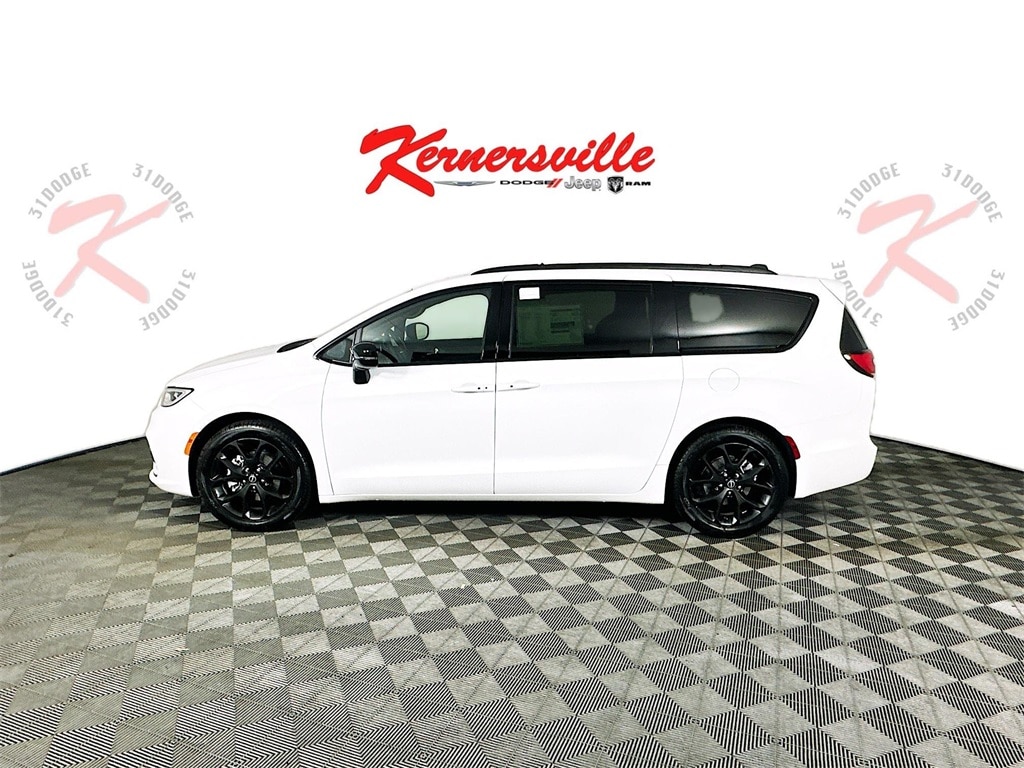 New 2026 Chrysler Pacifica LIMITED Passenger Van