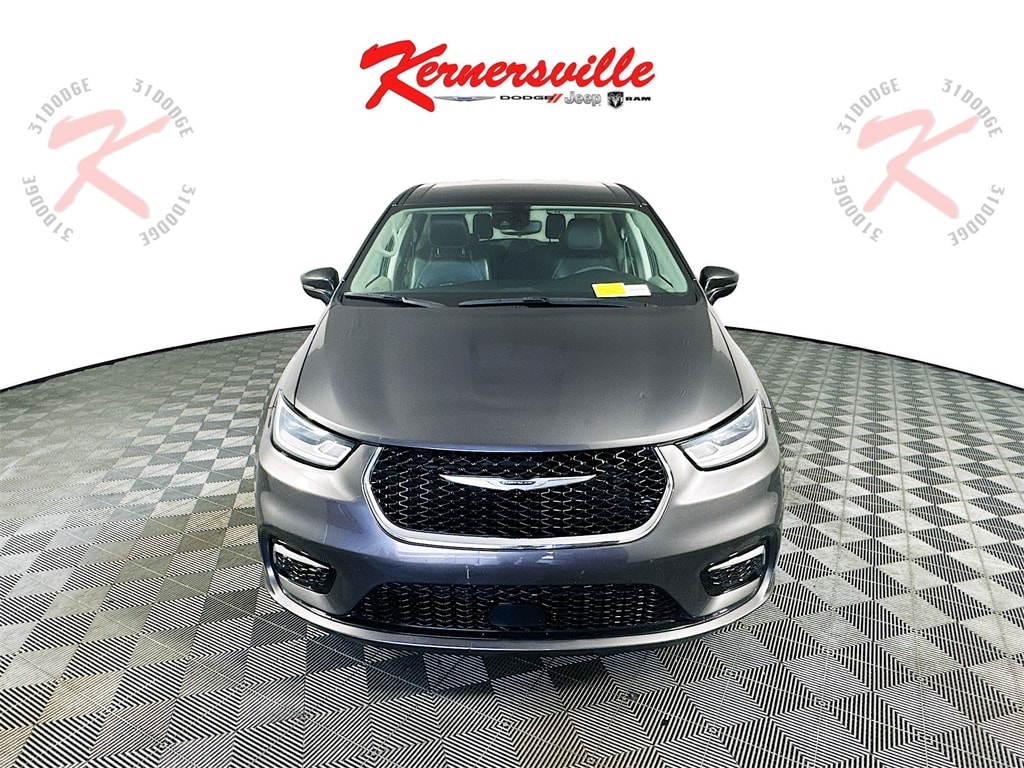 Used 2023 Chrysler Pacifica Touring L Passenger Van