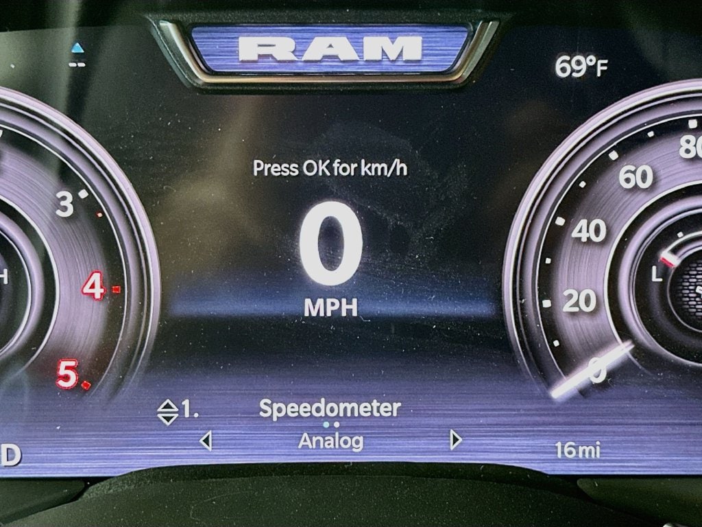 2027 RAM Ram 3500 Chassis Cab Big Horn - Photo 10