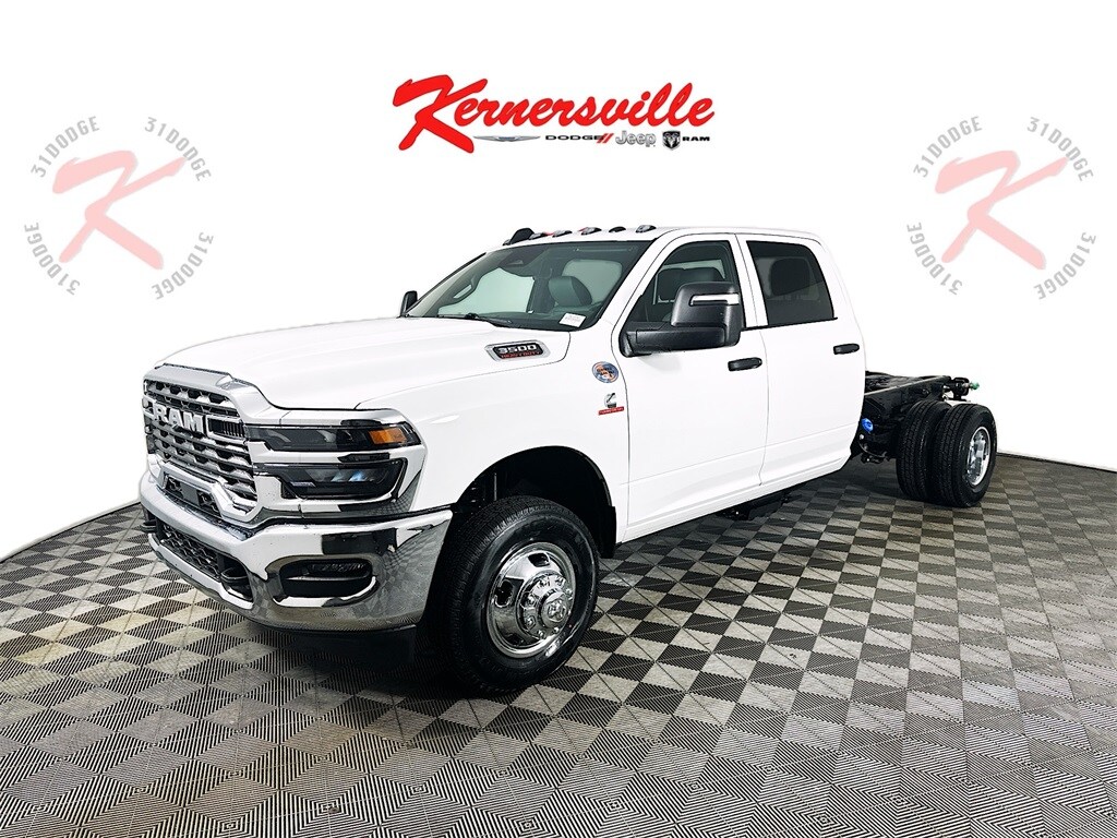 New 2026 Ram 3500 Chassis Cab TRADESMAN CREW 4X4 60' CA Pickup