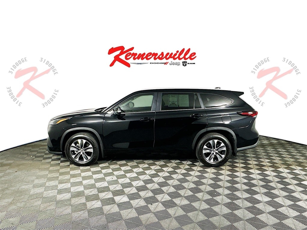 Used 2025 Toyota Highlander XLE SUV