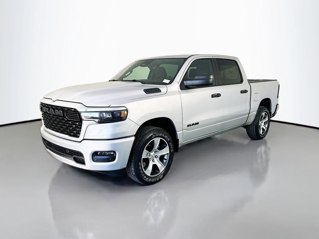 New 2026 Ram 1500 EXPRESS CREW CAB 4X2 5'7 BOX Pickup