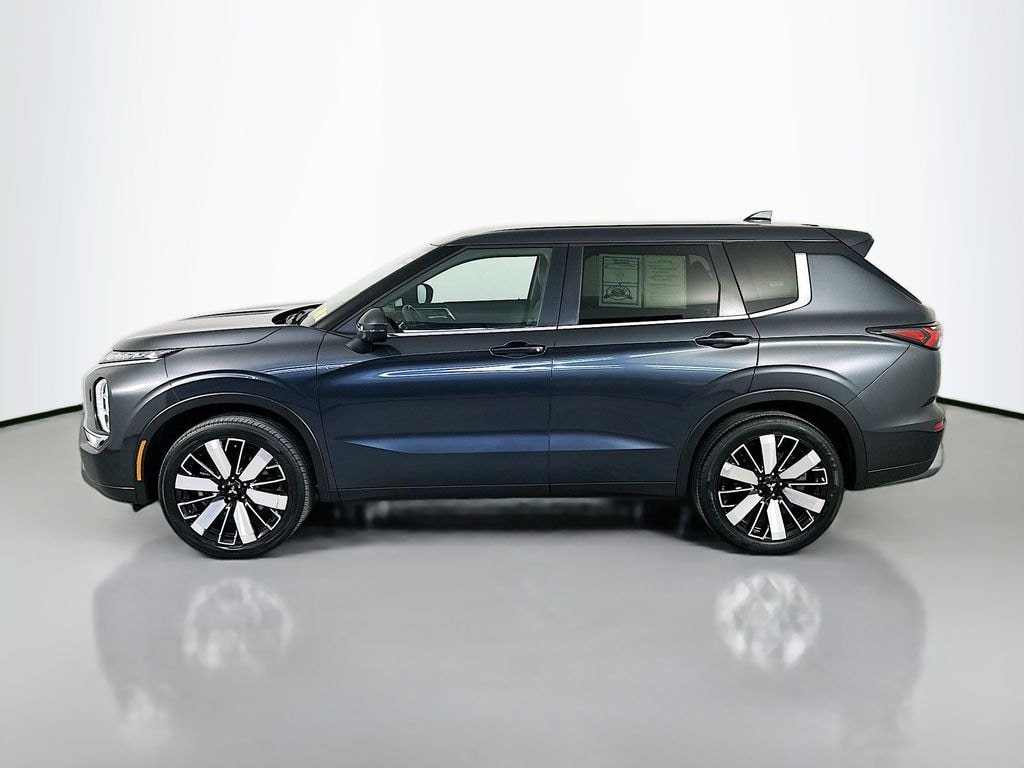 Used 2025 Mitsubishi Outlander SE SUV