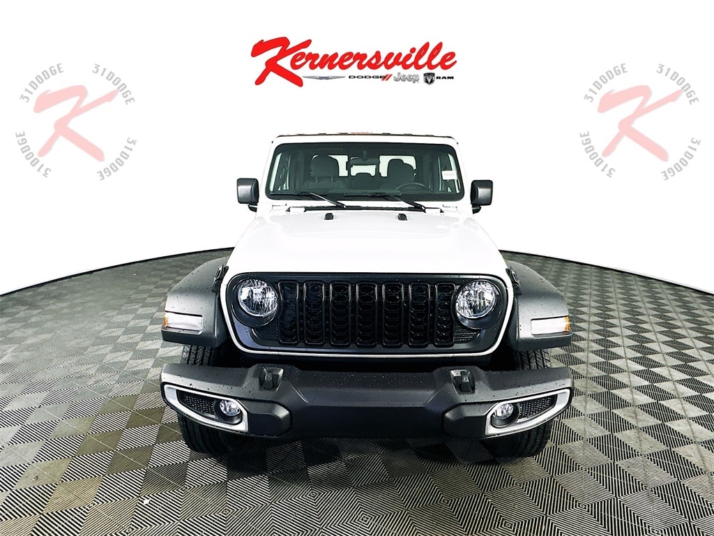 New 2025 Jeep Gladiator SPORT 4X4 Pickup