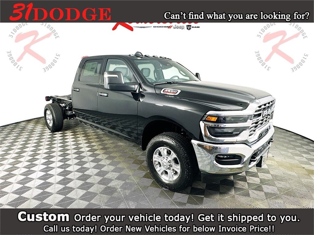 New 2025 Ram 3500 Chassis Cab 3500 TRADESMAN CREW CAB CHASSIS 4X4 60' CA Pickup