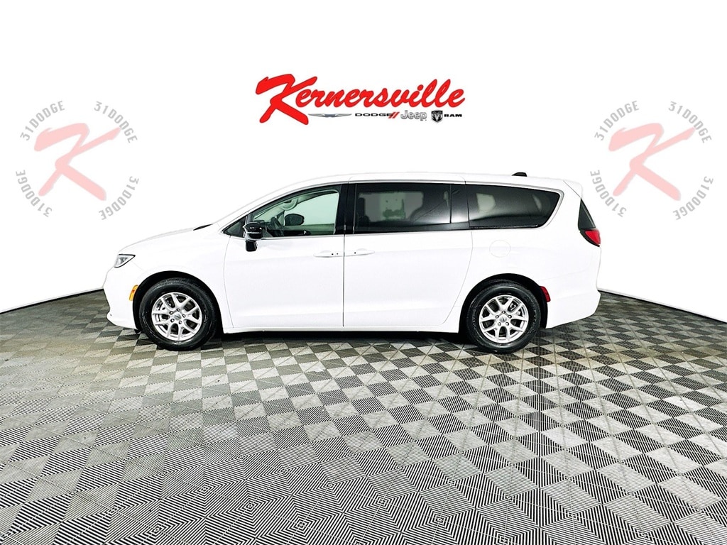 Used 2024 Chrysler Pacifica Touring L Passenger Van
