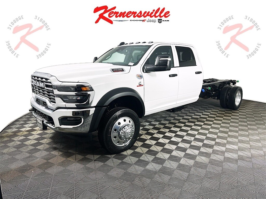 New 2026 Ram 4500 Chassis Cab TRADESMAN CREW 4X4 84' CA Pickup