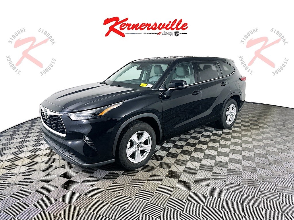 Used 2022 Toyota Highlander LE Sport Utility