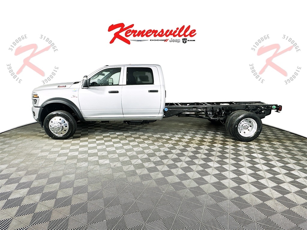 New 2026 Ram 4500 Chassis Cab TRADESMAN CREW 4X4 84' CA Pickup