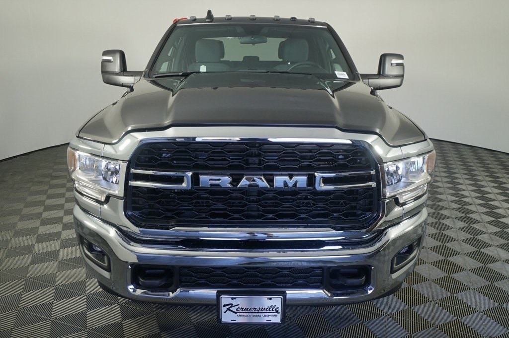 New 2024 Ram 3500 Chassis Cab 3500 TRADESMAN CREW CAB CHASSIS 4X4 60' CA Pickup