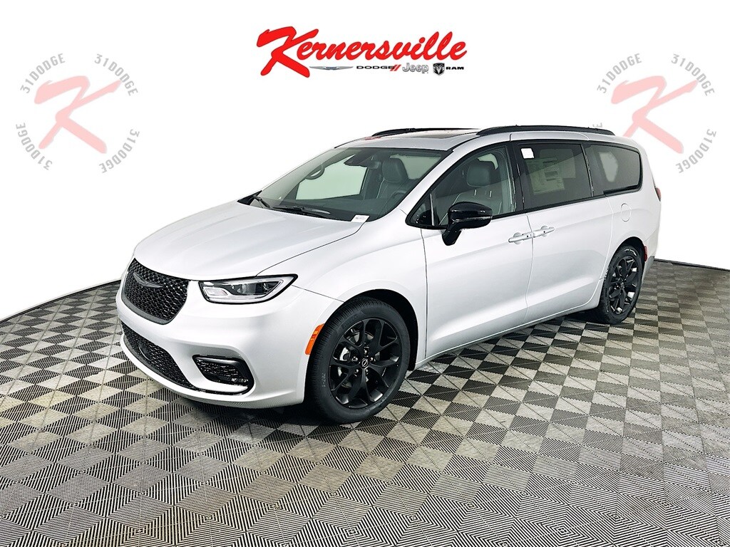 New 2026 Chrysler Pacifica LIMITED Passenger Van