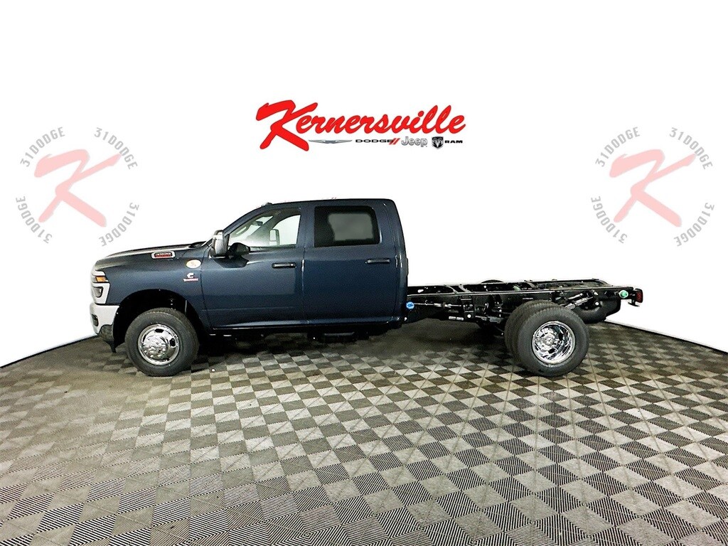 New 2026 Ram 3500 Chassis Cab TRADESMAN CREW 4X2 60' CA Pickup