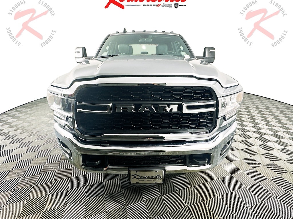 New 2024 Ram 3500 Chassis Cab 3500 TRADESMAN CREW CAB CHASSIS 4X2 60' CA Pickup