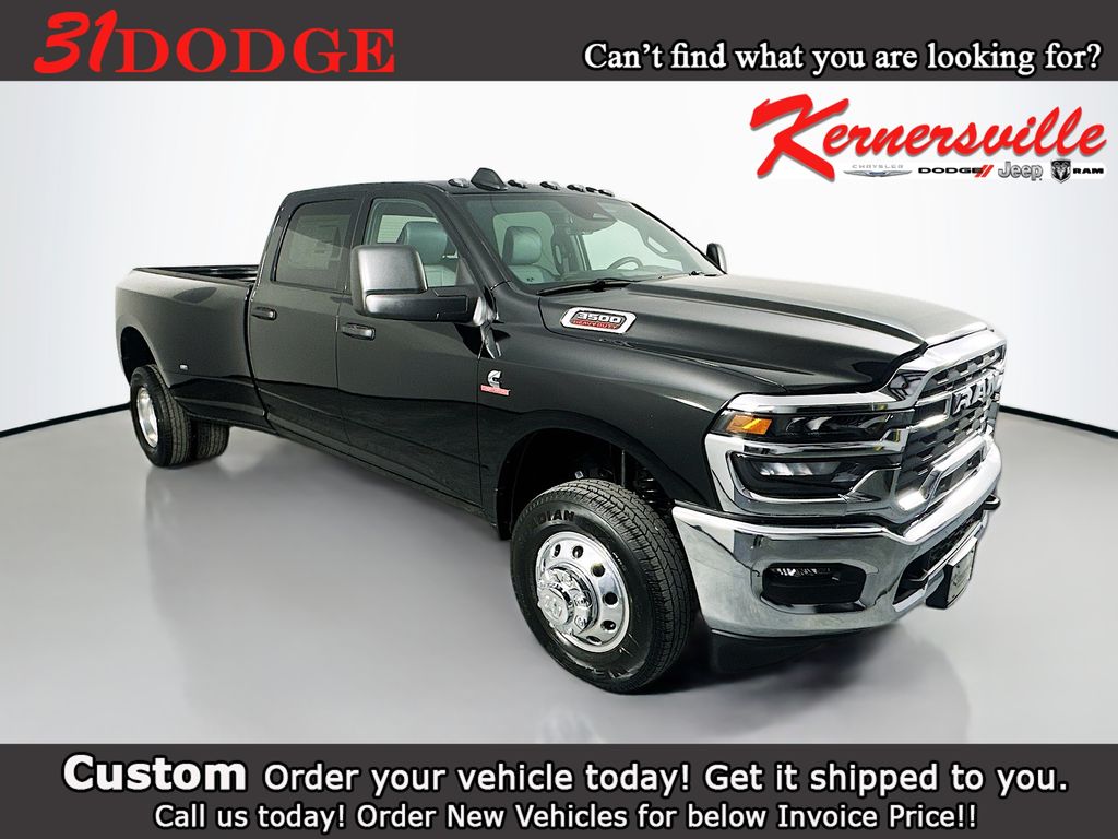 2026 Ram 3500 TRADESMAN CREW CAB 4X4 8' BOX Pickup