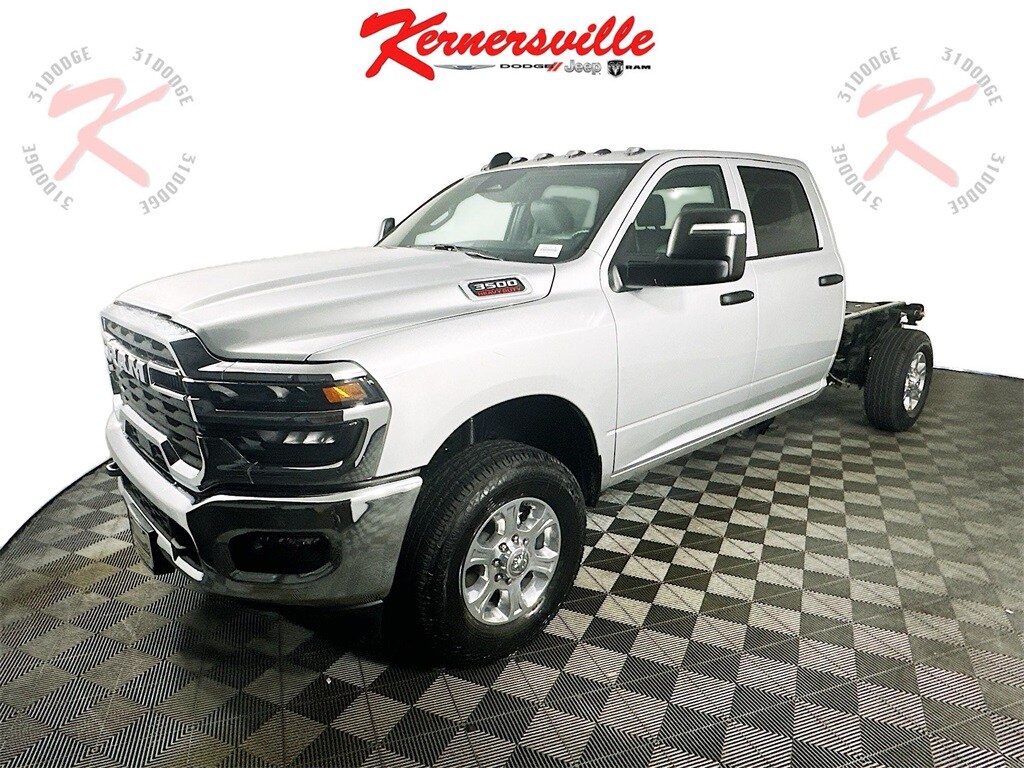 New 2025 Ram 3500 Chassis Cab 3500 TRADESMAN CREW CAB CHASSIS 4X4 60' CA Pickup