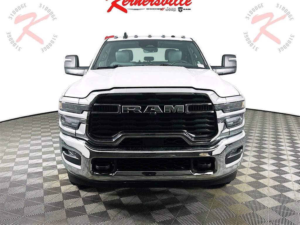 New 2026 Ram 3500 Chassis Cab TRADESMAN CREW 4X4 60' CA Pickup