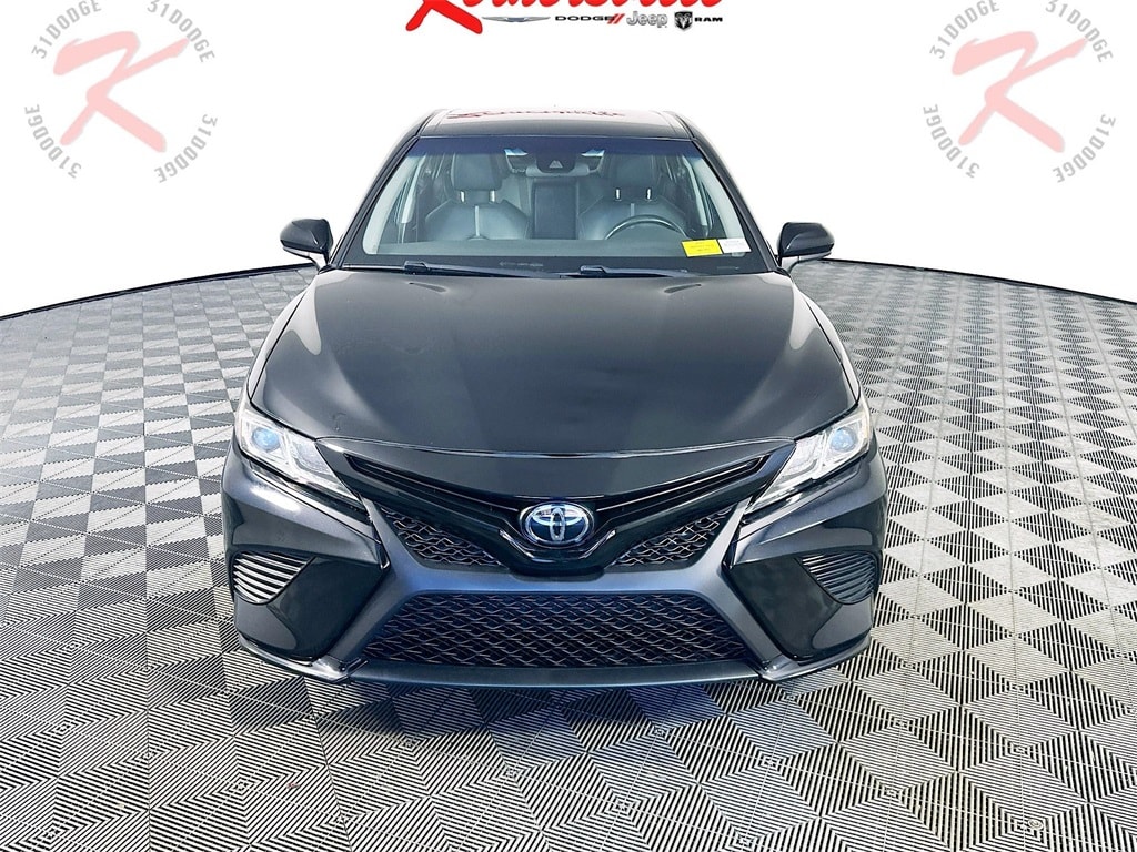 Used 2020 Toyota Camry SE Sedan