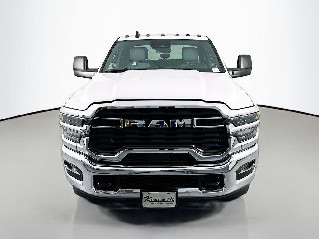 New 2026 Ram 3500 TRADESMAN CREW CAB 4X4 8' BOX Pickup