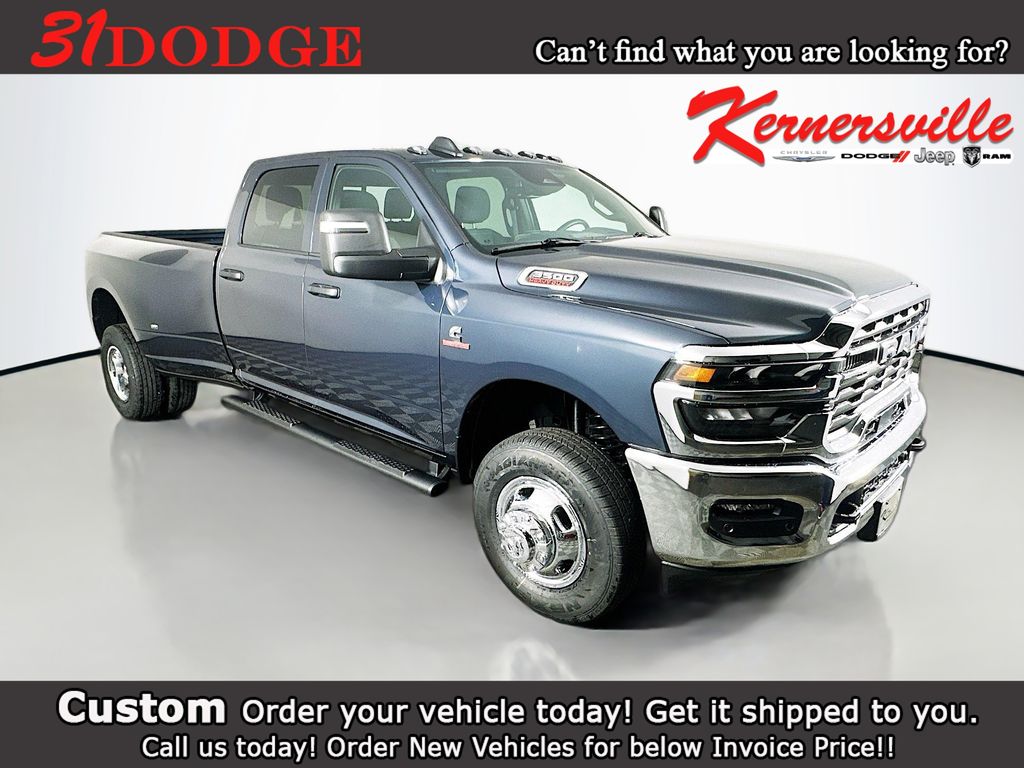 2026 Ram 3500 TRADESMAN CREW CAB 4X4 8' BOX Pickup