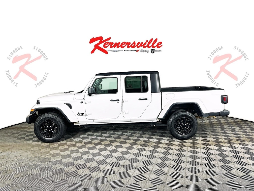 Used 2023 Jeep Gladiator Sport Truck Crew Cab
