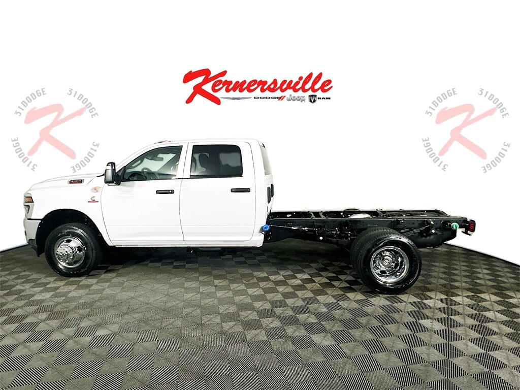 New 2026 Ram 3500 Chassis Cab 3500 TRADESMAN CREW CAB CHASSIS 4X2 60' CA Pickup