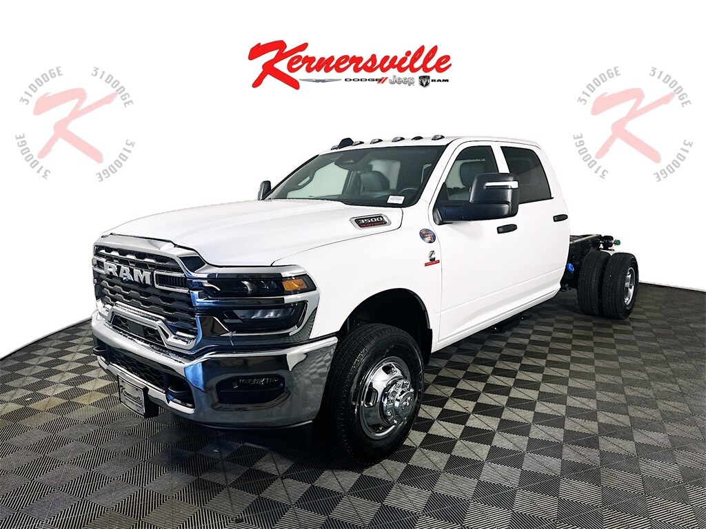 New 2026 Ram 3500 Chassis Cab 3500 TRADESMAN CREW CAB CHASSIS 4X2 60' CA Pickup