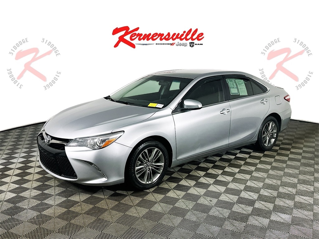 Used 2016 Toyota Camry SE Sedan