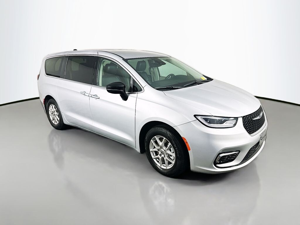 Used 2024 Chrysler Pacifica Touring L Passenger Van