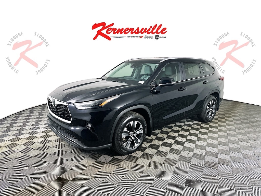 Used 2025 Toyota Highlander XLE SUV