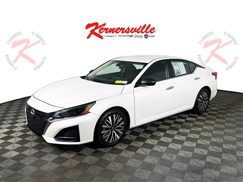 Used 2024 Nissan Altima 2.5 SV Sedan