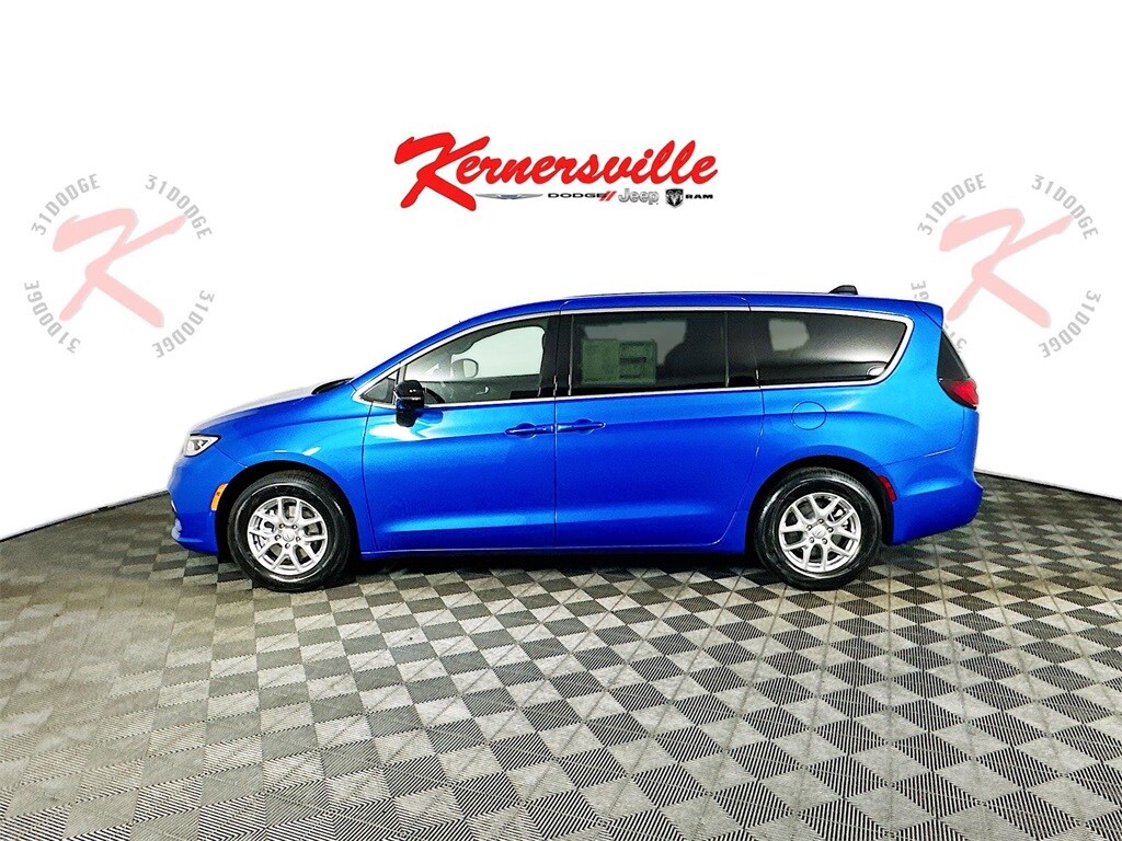 New 2026 Chrysler Pacifica SELECT Passenger Van