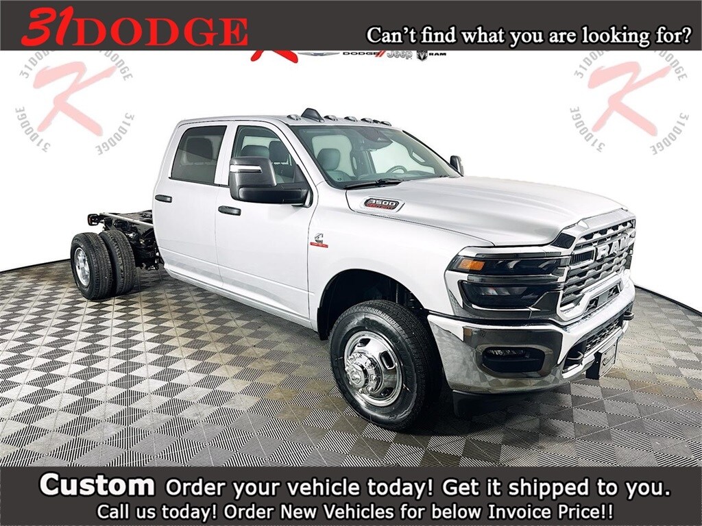 New 2026 Ram 3500 Chassis Cab TRADESMAN CREW 4X4 60' CA Pickup