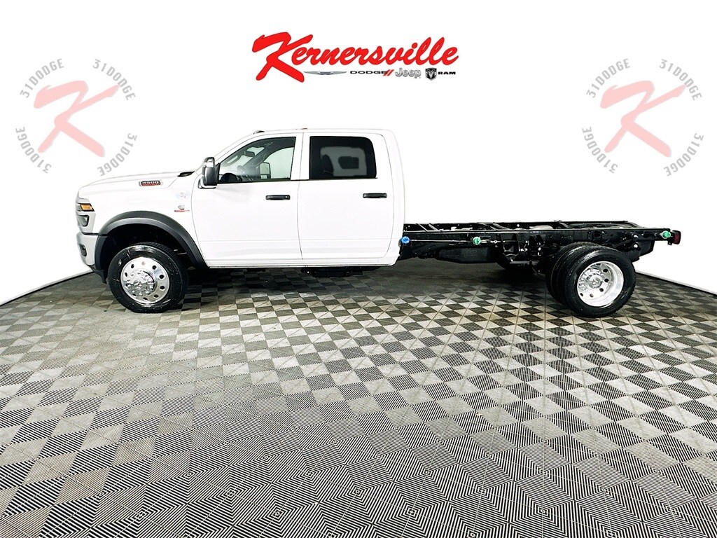 New 2026 Ram 4500 Chassis Cab TRADESMAN CREW 4X4 84' CA Pickup