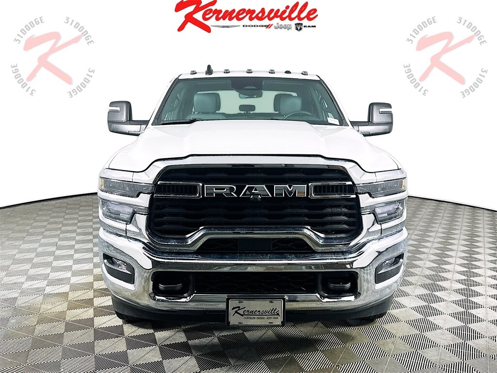 New 2026 Ram 3500 Chassis Cab TRADESMAN CREW 4X2 60' CA Pickup