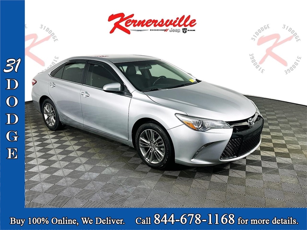 Used 2016 Toyota Camry SE Sedan