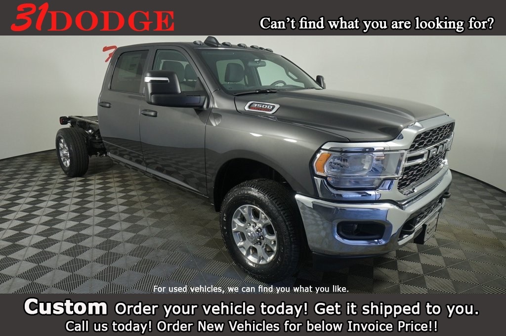 New 2024 Ram 3500 Chassis Cab 3500 TRADESMAN CREW CAB CHASSIS 4X4 60' CA Pickup