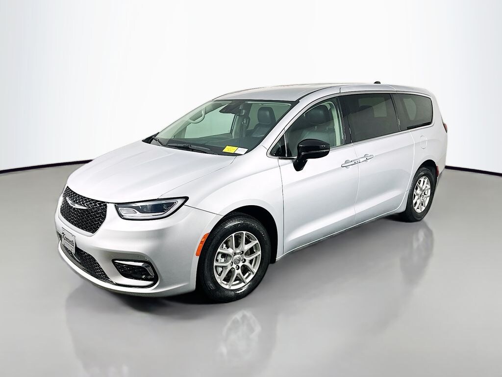 Used 2024 Chrysler Pacifica Touring L Passenger Van