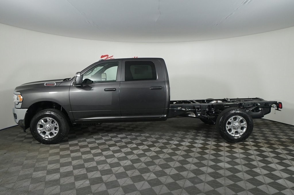 New 2024 Ram 3500 Chassis Cab 3500 TRADESMAN CREW CAB CHASSIS 4X4 60' CA Pickup