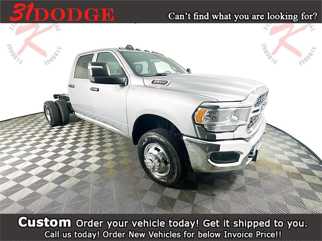 New 2024 Ram 3500 Chassis Cab 3500 TRADESMAN CREW CAB CHASSIS 4X2 60' CA Pickup