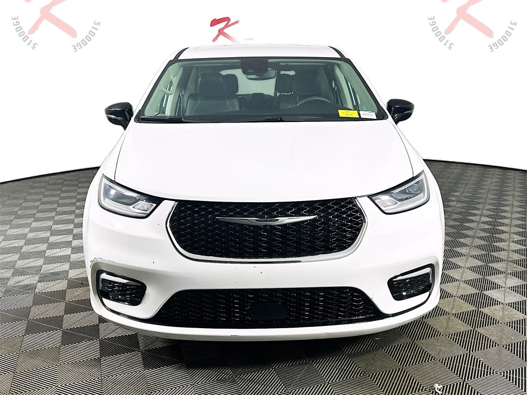 Used 2024 Chrysler Pacifica Touring L Passenger Van