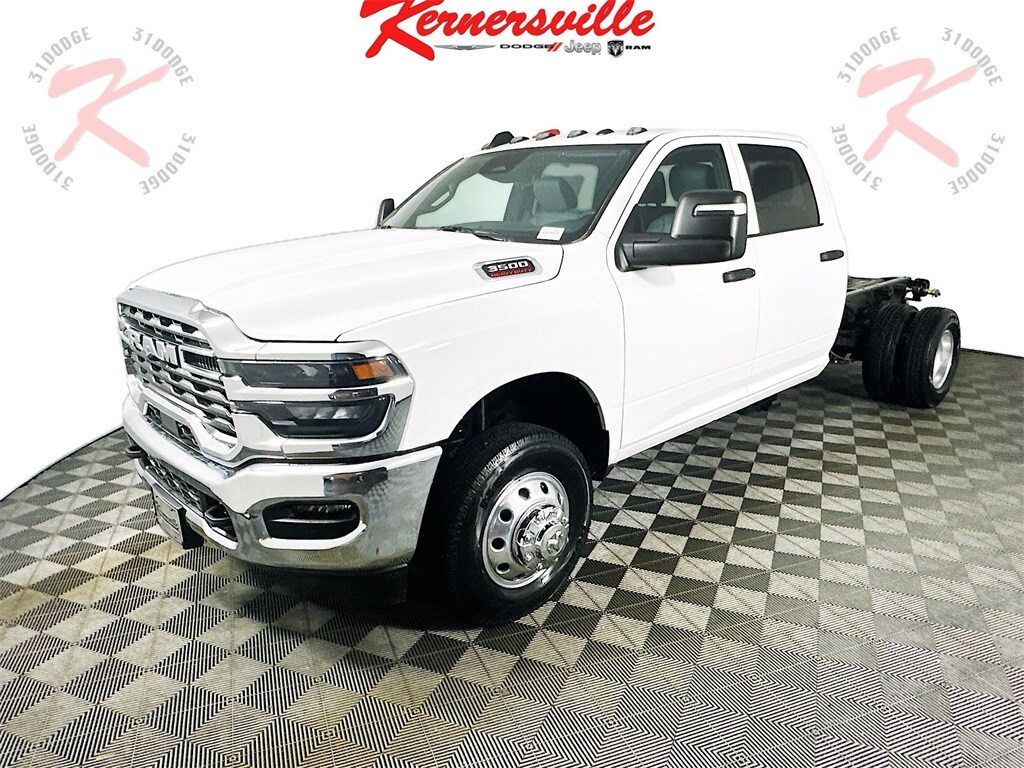 New 2025 Ram 3500 Chassis Cab 3500 TRADESMAN CREW CAB CHASSIS 4X4 60' CA Pickup