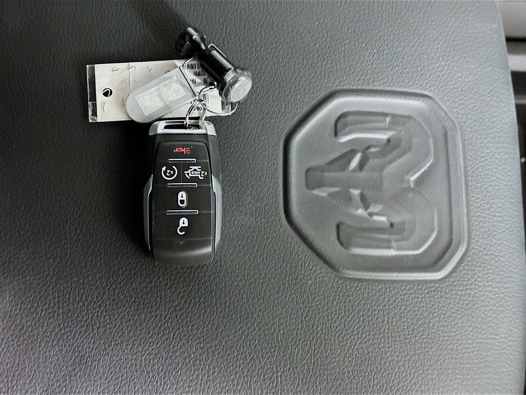 2025 RAM 3500 Laramie - Photo 20