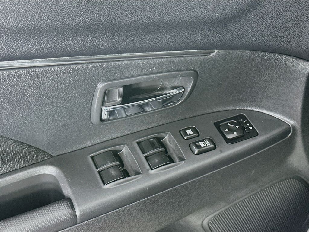 MitsubishiOutlander Sport23