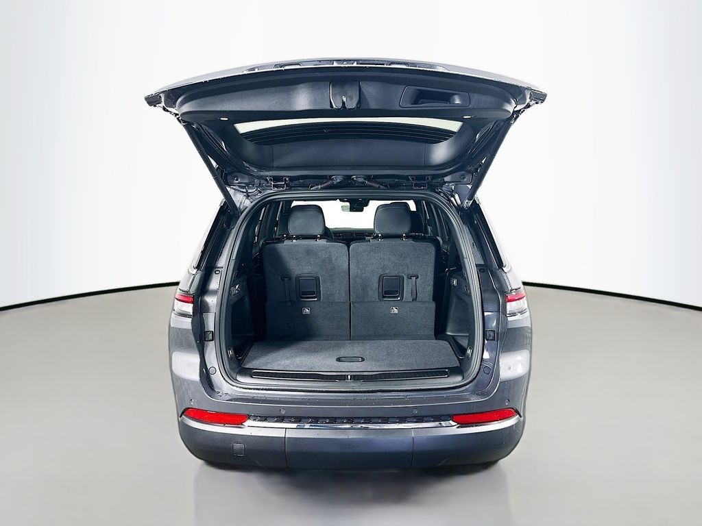 JeepGrand Cherokee L16