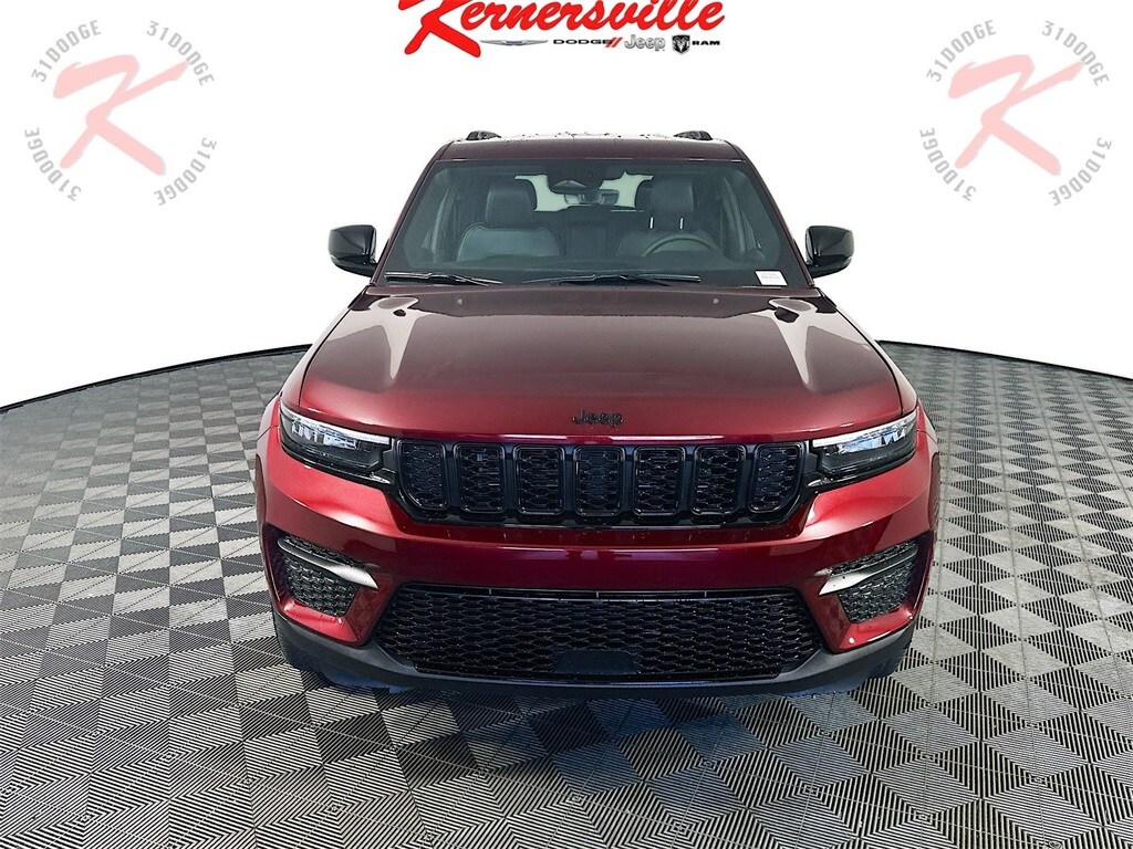 2025 Jeep Grand Cherokee Altitude photo 2