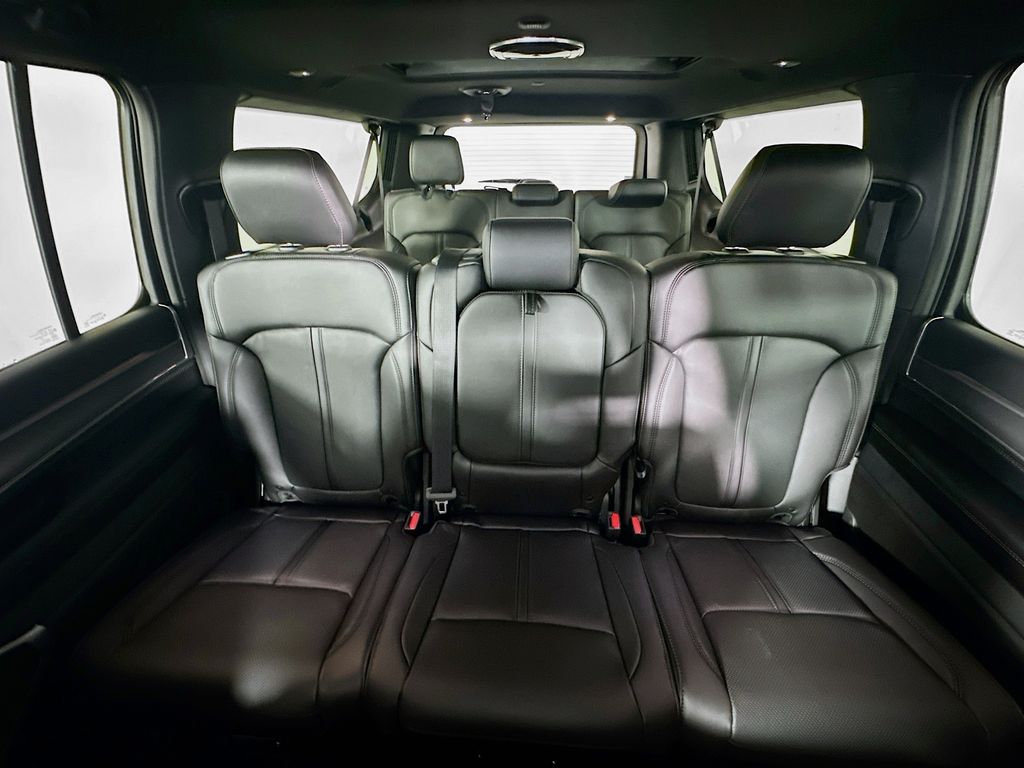 JeepGrand Wagoneer L10