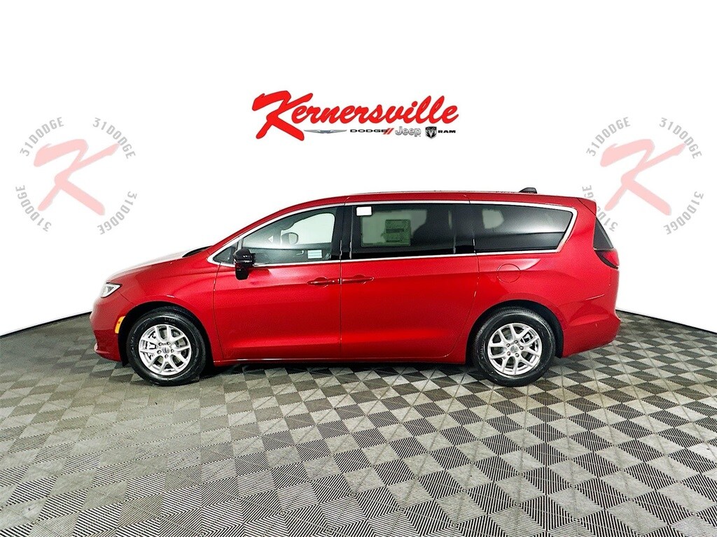 2025 Chrysler Pacifica photo 4