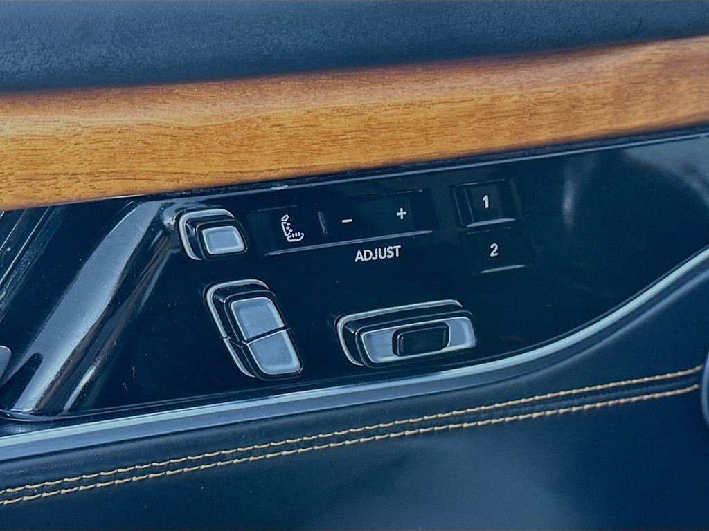 JeepGrand Wagoneer36